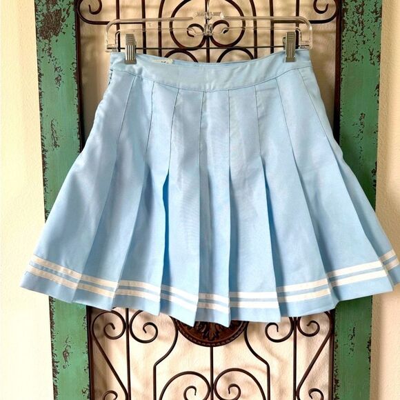 Sugar thrilz cheer skirt the perfect look for spring! Size Med. - Picture 1 of 9